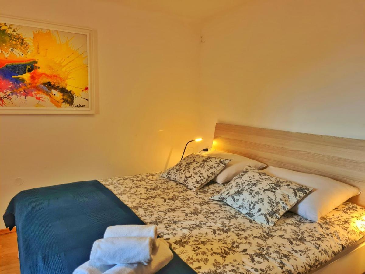 Smilje 2 Apartment Ровин Екстериор снимка